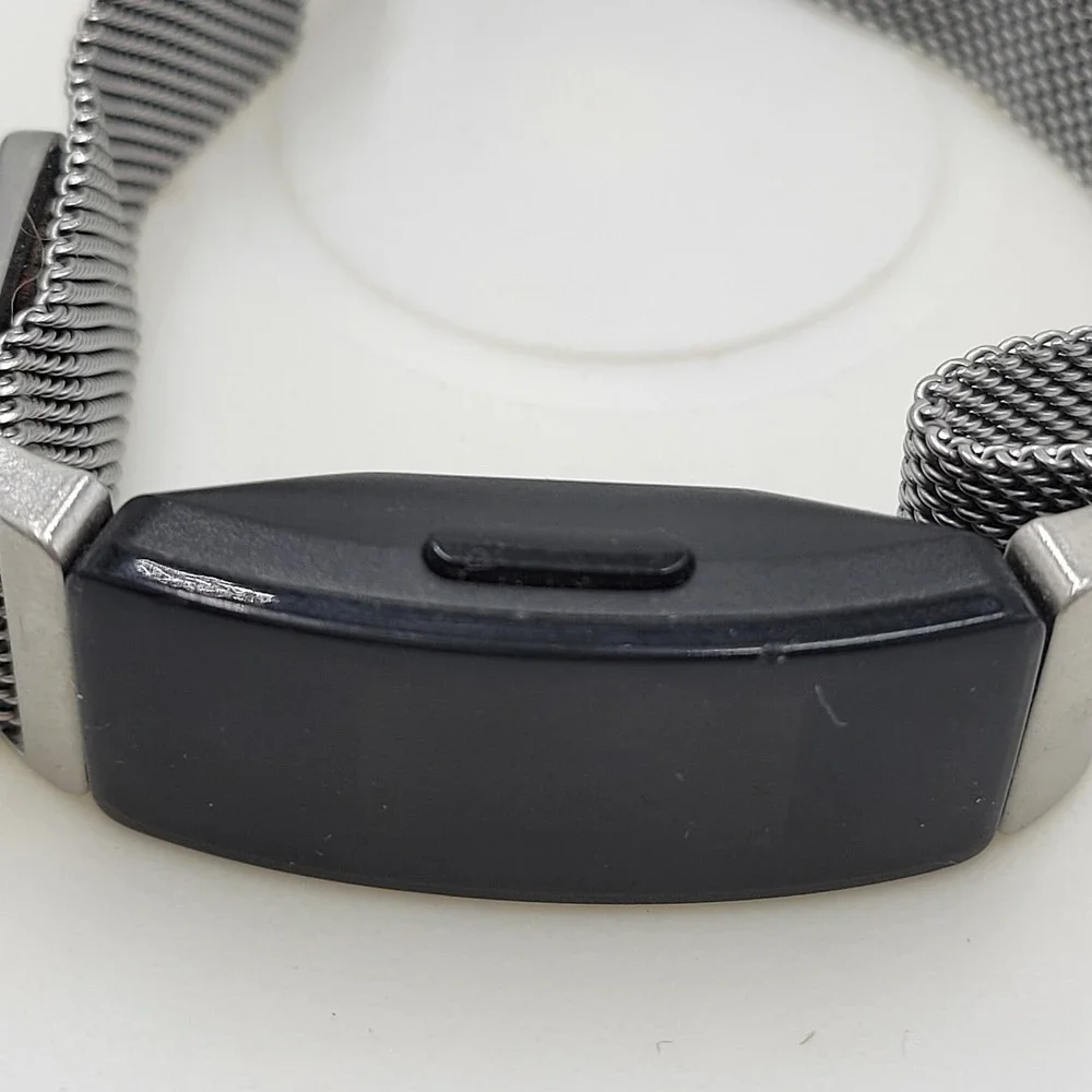 FitBit Fitness Activity Tracker Black Metal Bands Magnetic Lock with Charger